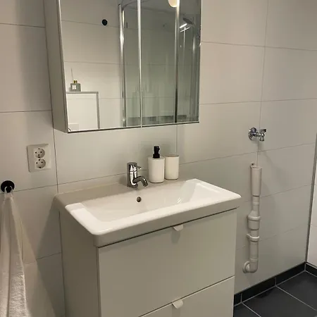 Sentrumsnaer Sokkelleilighet Apartament Svolvær
