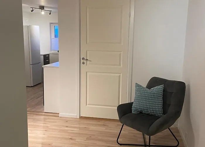 Sentrumsnaer Sokkelleilighet סבולבאר