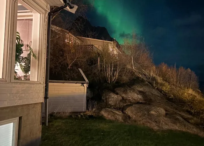 Sentrumsnaer Sokkelleilighet דירה *